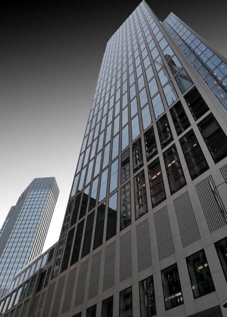 découvrez les différentes structures d'entreprise, leurs avantages et inconvénients, et choisissez la forme juridique la plus adaptée à votre activité professionnelle.